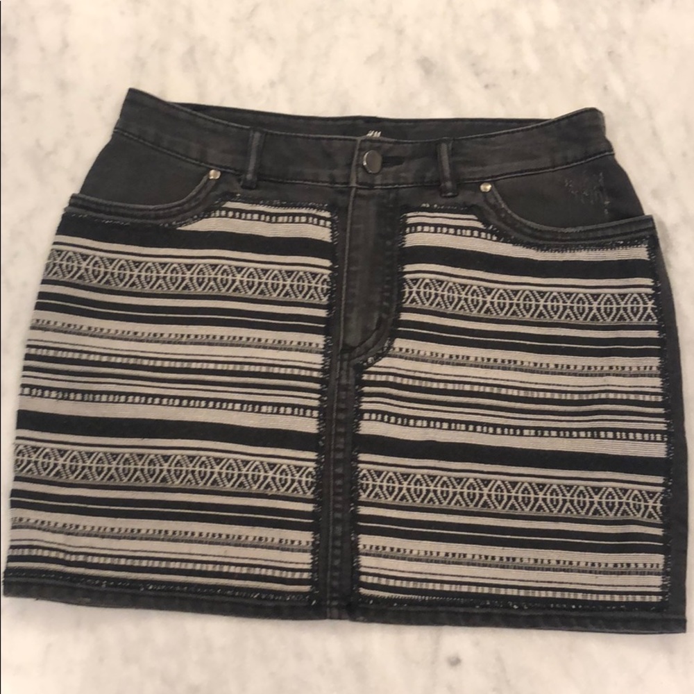 Cute Aztec black design skirt. Size 6 from H&M
